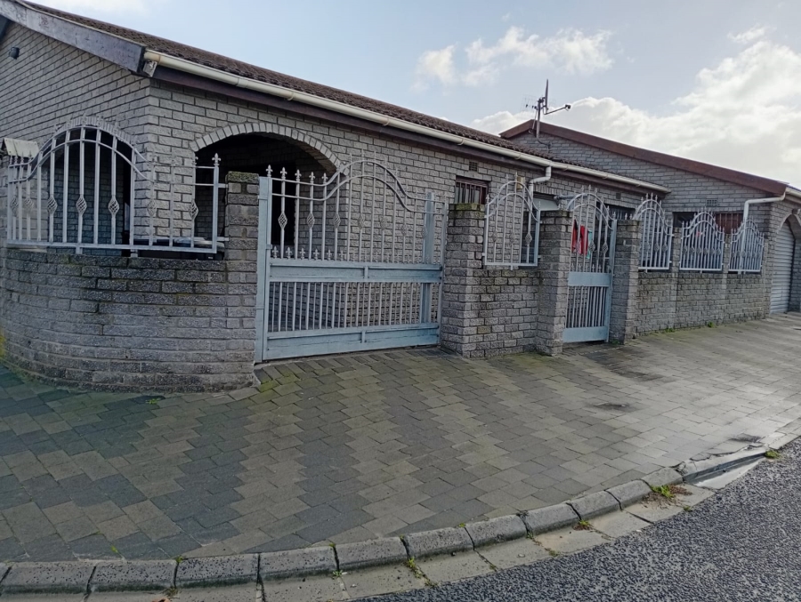 3 Bedroom Property for Sale in Ilitha Park Western Cape
